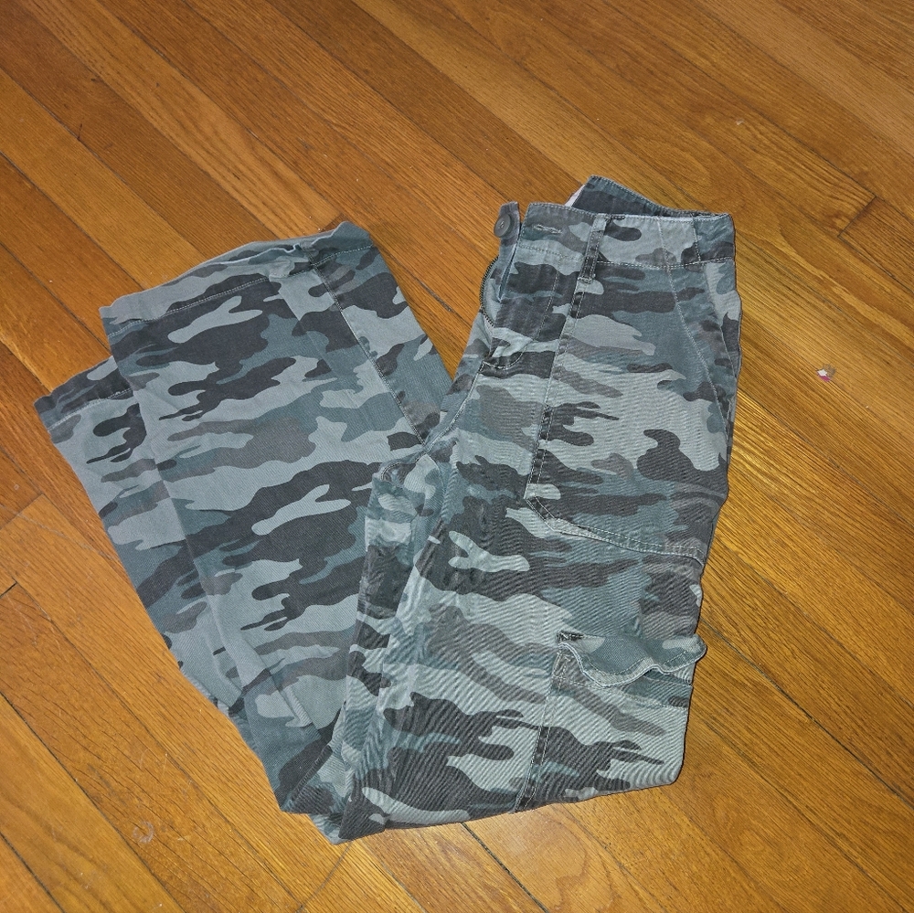 Universal Threads Camo Cargo Pants - image 1